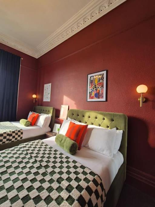 Stylish Digbeth Apartment, Sleeps 12 Opposite Coach Station, Perfect For Large Groups Contractors *