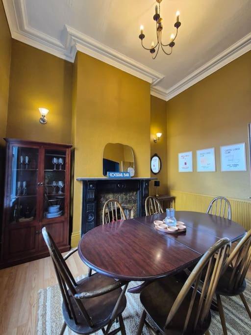 Stylish Digbeth Apartment, Sleeps 12 Opposite Coach Station, Perfect For Large Groups Contractors Birmingham