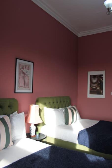 Apartment Stylish Digbeth Apartment, Sleeps 12 Opposite Coach Station, Perfect For Large Groups Contractors *