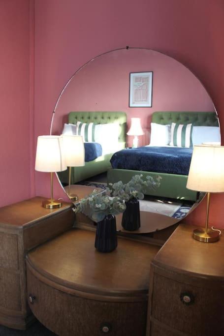 Apartment Stylish Digbeth Apartment, Sleeps 12 Opposite Coach Station, Perfect For Large Groups Contractors Birmingham