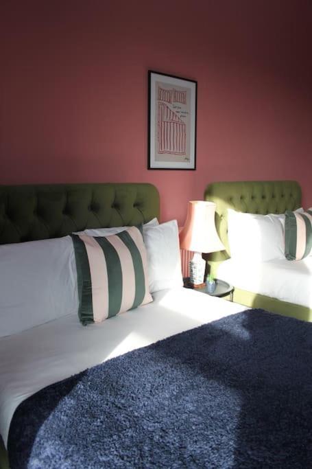Apartment Stylish Digbeth Apartment, Sleeps 12 Opposite Coach Station, Perfect For Large Groups Contractors *