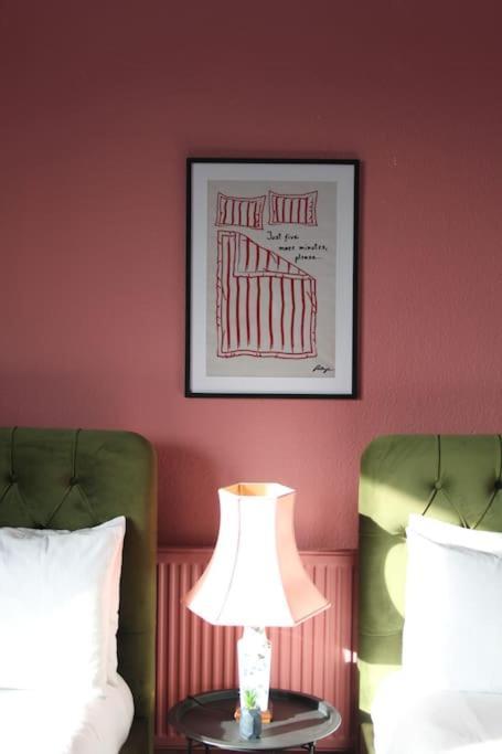 Stylish Digbeth Apartment, Sleeps 12 Opposite Coach Station, Perfect For Large Groups Contractors * Birmingham
