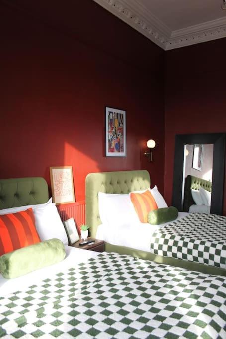 Stylish Digbeth Apartment, Sleeps 12 Opposite Coach Station, Perfect For Large Groups Contractors * Birmingham