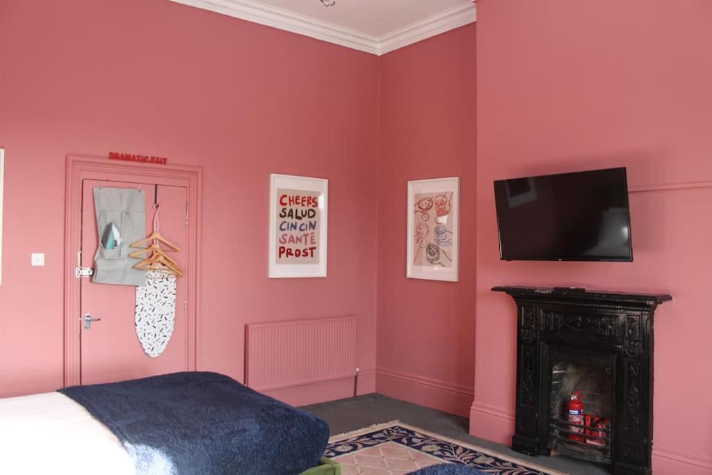 Apartment Stylish Digbeth Apartment, Sleeps 12 Opposite Coach Station, Perfect For Large Groups Contractors