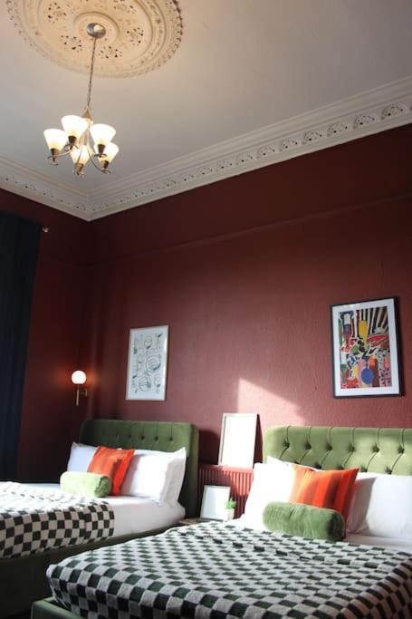 Stylish Digbeth Apartment, Sleeps 12 Opposite Coach Station, Perfect For Large Groups Contractors Apartment Birmingham