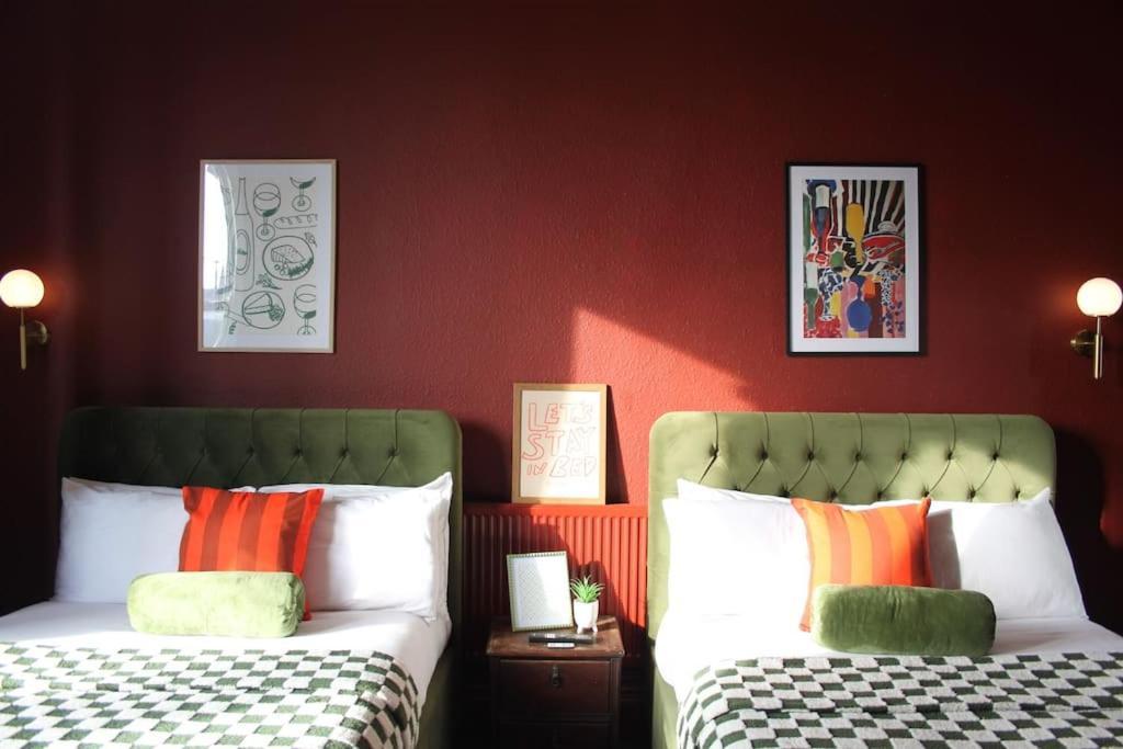 Stylish Digbeth Apartment, Sleeps 12 Opposite Coach Station, Perfect For Large Groups Contractors *